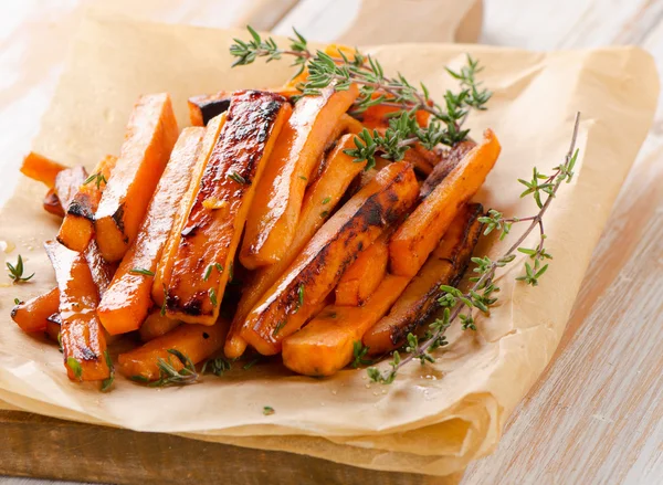 Süßkartoffel-Pommes — Stockfoto