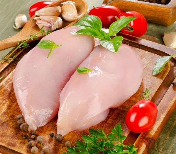 Filetti di pollo crudo — Foto Stock