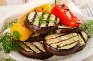 Izgara patlıcan ve biber