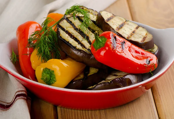 Berenjena a la parrilla y pimiento —  Fotos de Stock