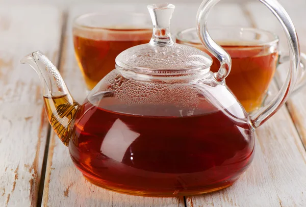 Teekanne und Tassen Tee — Stockfoto