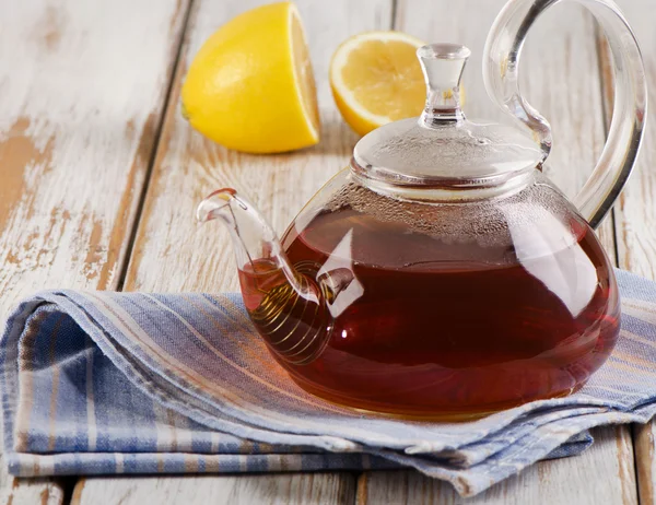 Teekanne Tee mit Zitrone — Stockfoto