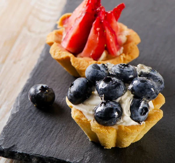 Kuchen mit frischen Beeren — Stockfoto