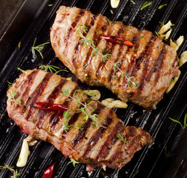 Otlu ızgara biftek.