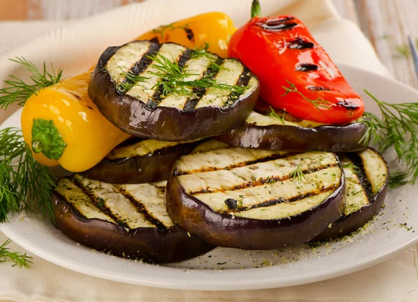 Grilled vegetables on plate — Stock Photo, Image