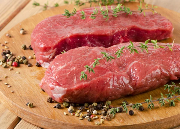 Raw  steak with herbs — Stock Photo, Image