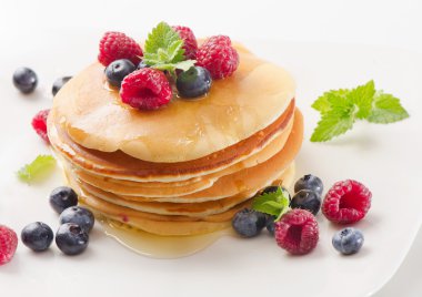 Ahududu ve blueberies ile Pancakes