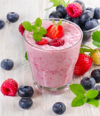 Taze dutlu ahududu püresi.