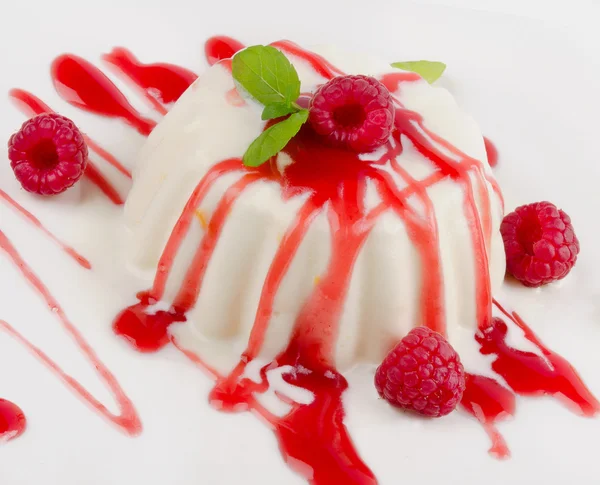 Delicious dessert with fresh berries — Stock Photo, Image