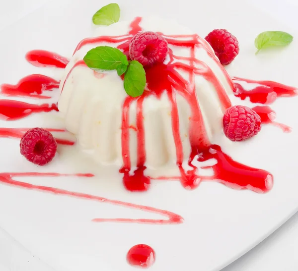 Delicious dessert with fresh berries — Stock Photo, Image