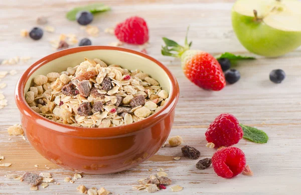 Petit déjeuner au muesli avec des baies fraîches — Photo