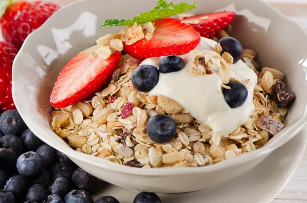 Berries, yogurt and  muesli. — Stock Photo, Image