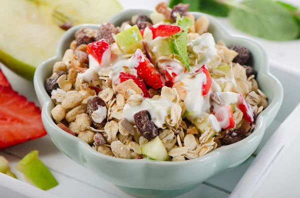 Muesli y frutas para el desayuno —  Fotos de Stock