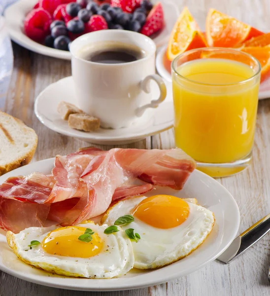 Gesunde frische Lebensmittel zum Frühstück — Stockfoto