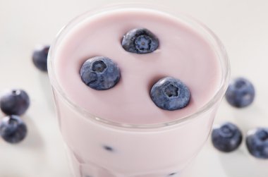 Yabanmersinli taze yoğurt.