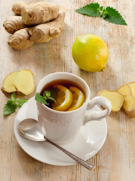 Hot tea with lemon — Stock Photo, Image