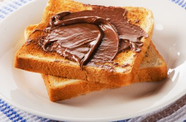 tost ile çikolata yayıldı