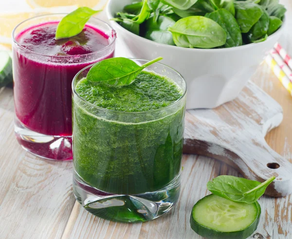 Verres de jus de légumes — Photo