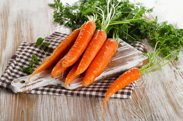 Carrots with green leaves — Stock Photo, Image