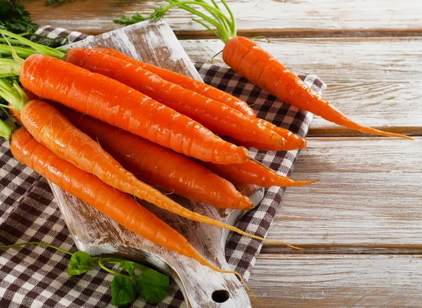 Manojo de zanahorias frescas — Foto de Stock