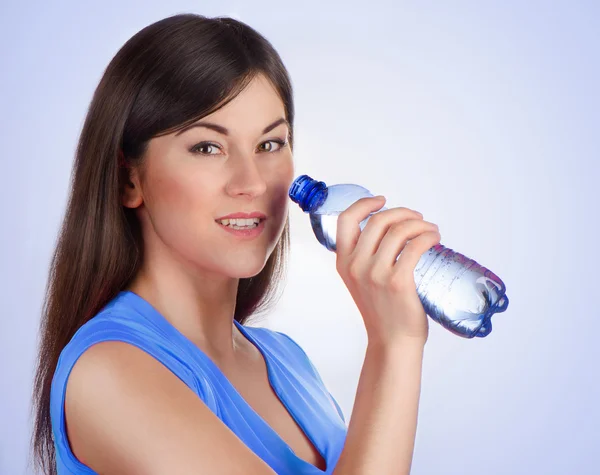 Mujer agua potable —  Fotos de Stock