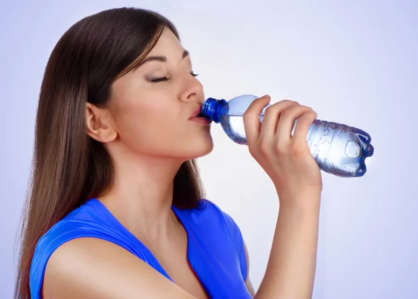 Mujer agua potable —  Fotos de Stock