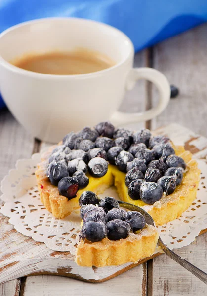 Berry tart és csésze kávé — Stock Fotó