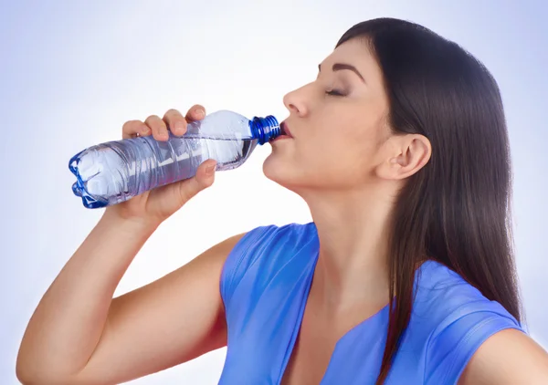 Mujer agua potable —  Fotos de Stock