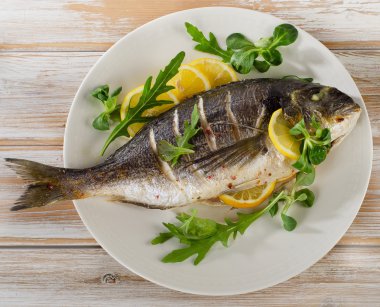 Kızarmış çipura balık