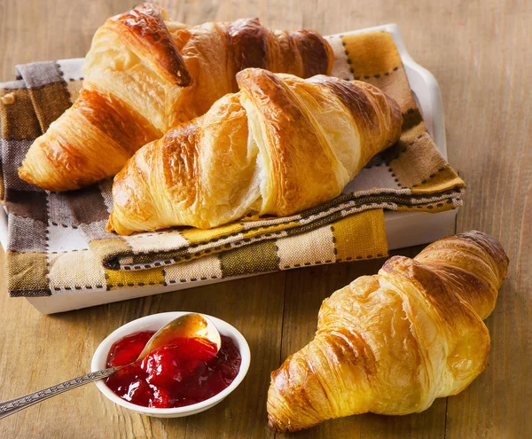 A bogyó lekvárt croissant — Stock Fotó