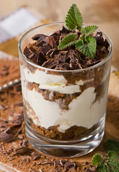 Bolo Tiramisu com hortelã — Fotografia de Stock