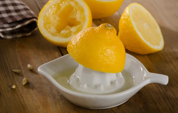 Fresh Lemons and juicer — Stock Photo, Image