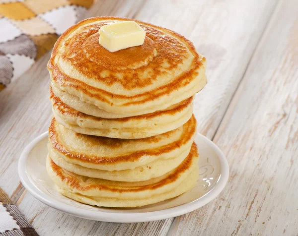 Stapel kleine pannenkoeken — Stockfoto