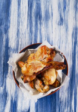 kızarmış tavuk budu