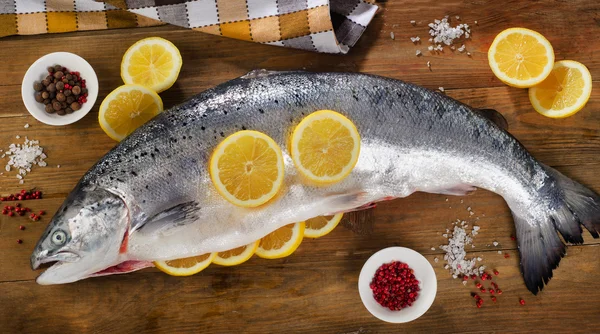 Salmon with lemon and spices — Stock Photo, Image
