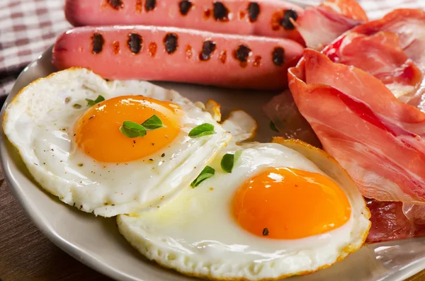 Anglická snídaně se smaženými vejci — Stock fotografie