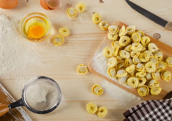 Uncooked italian Ravioli on a  wooden board. — Stock Photo, Image