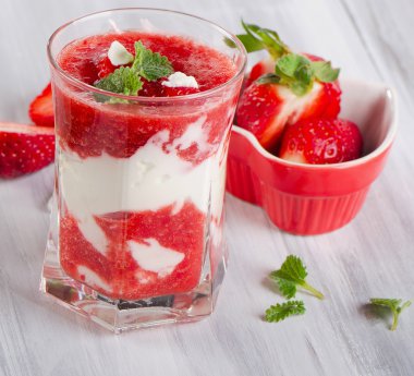 Şekerli tatlı katmanlı