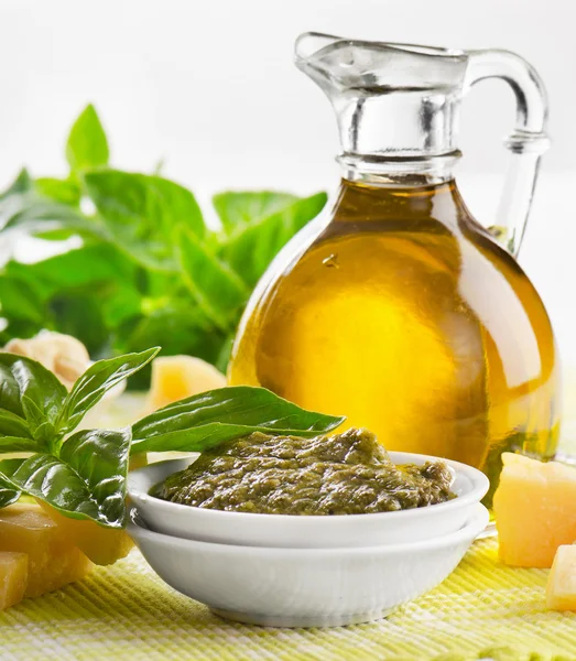 Pesto en ingrediënten. — Stockfoto