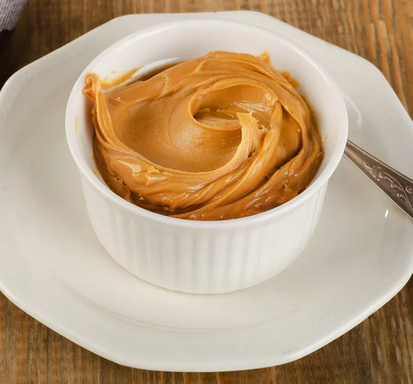 Erdnussbutter mit Erdnüssen — Stockfoto