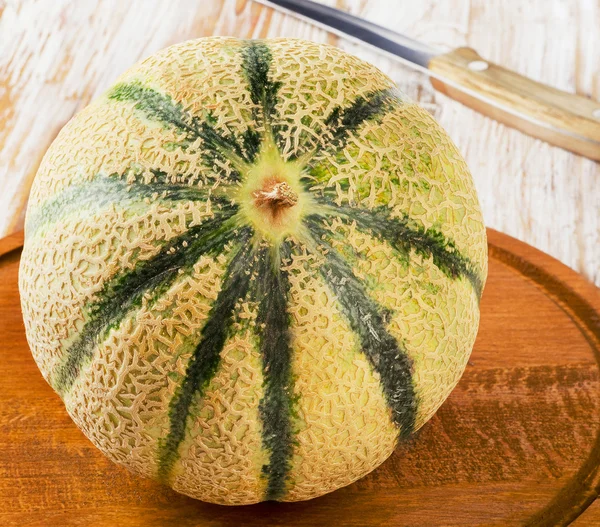 Hel Melon på bord — Stockfoto