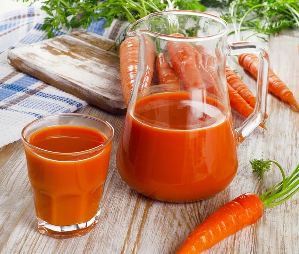 Glas Karottensaft — Stockfoto