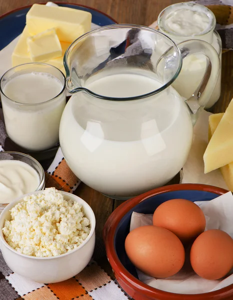 Milchprodukte auf dem Tisch — Stockfoto