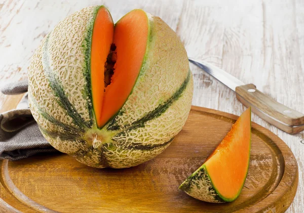Dojrzały Melon na stole — Zdjęcie stockowe
