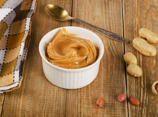 Peanut butter with peanuts — Stock Photo, Image