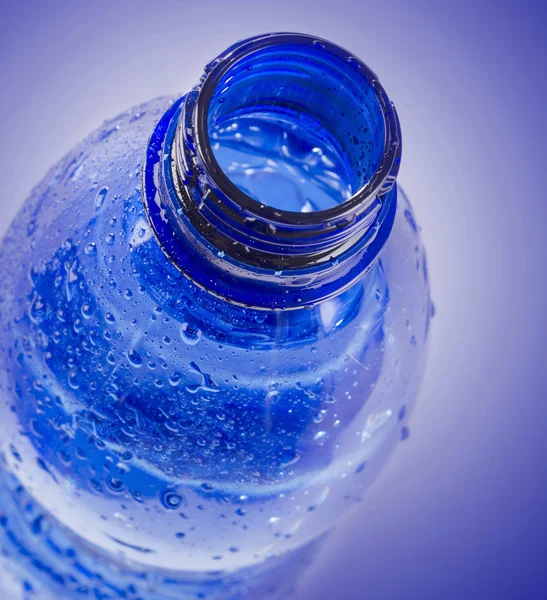 塑料瓶的饮用水 . — 图库照片