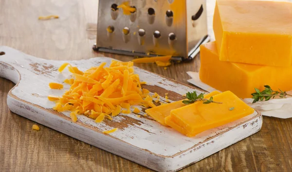 Fromage cheddar râpé — Photo