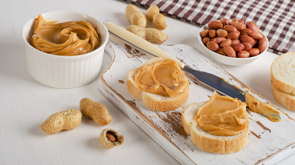 Тост с арахисовым маслом
