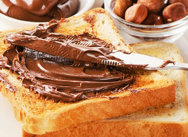 Pane tostato con crema al cioccolato — Foto Stock