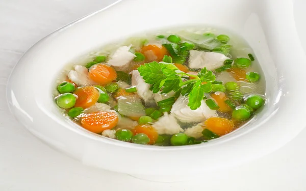 Sopa de pollo saludable con verduras . —  Fotos de Stock